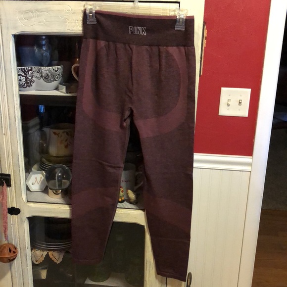 PINK SEAMLESS LEGGINGS - Picture 2 of 3